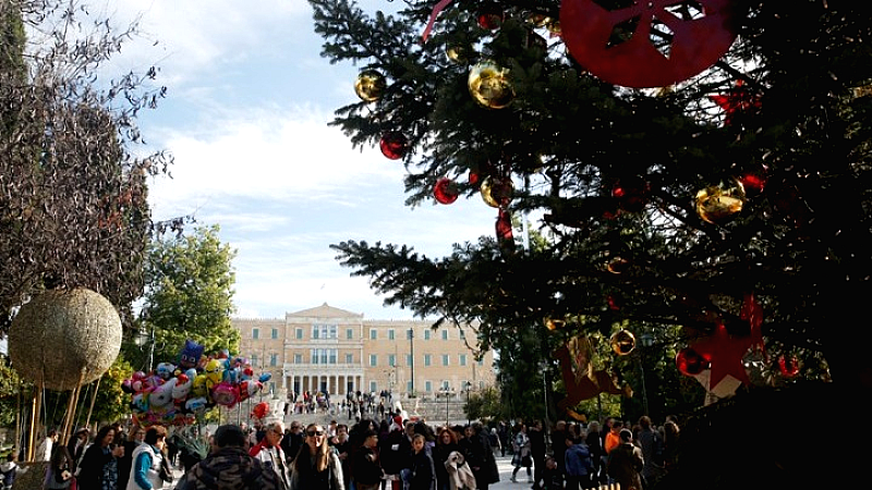 Η Αθήνα ετοιμάζεται για τη φωταγώγηση του χριστουγεννιάτικου δέντρου