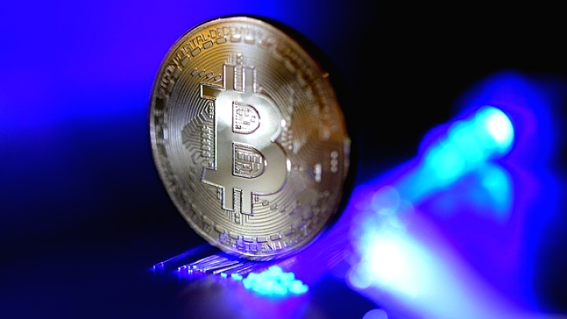 Ανοδικές τάσεις για Bitcoin και δολάριο, πτωτική πορεία για το πετρέλαιο