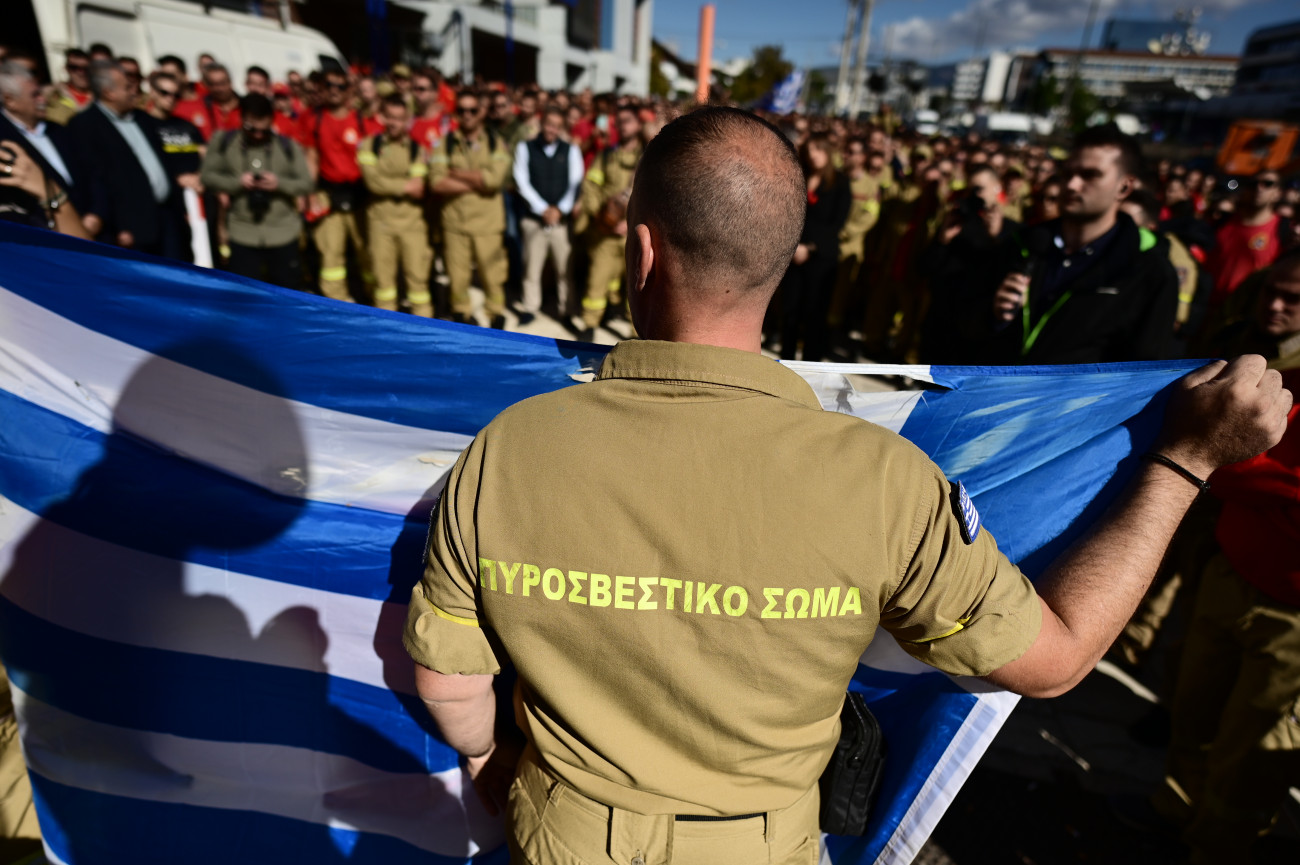 Κικίλιας: Προβοκάτσια από λίγους δήθεν αγανακτισμένους κατά των 2,5 χιλιάδων εποχικών πυροσβεστών