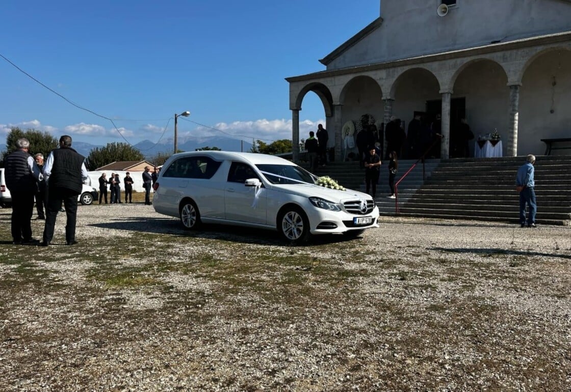 Αγρίνιο: Συγκινητική κηδεία του 20χρονου θύματος τροχαίου δυστυχήματος