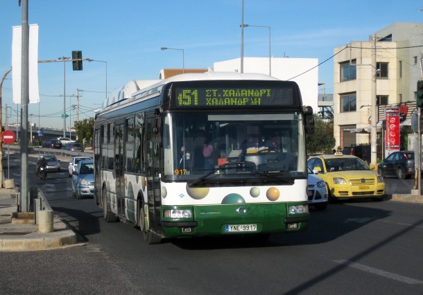 Μεθυσμένος οδηγός λεωφορείου αρνείται να ανοίξει τις πόρτες – Κλήση στην αστυνομία από επιβάτες