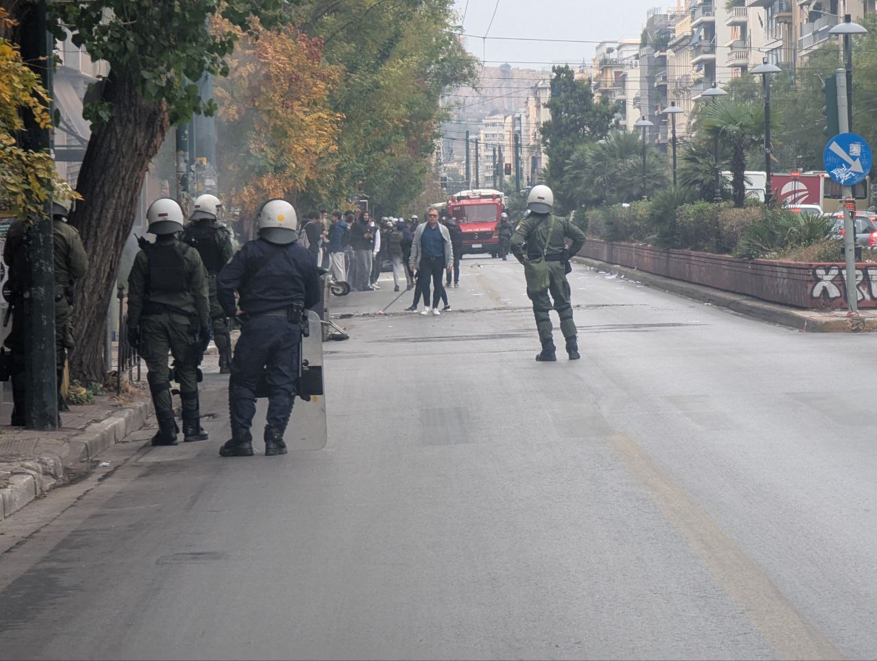 Επεισόδια στην ΑΣΟΕΕ: Κλειστή η οδός Πατησίων