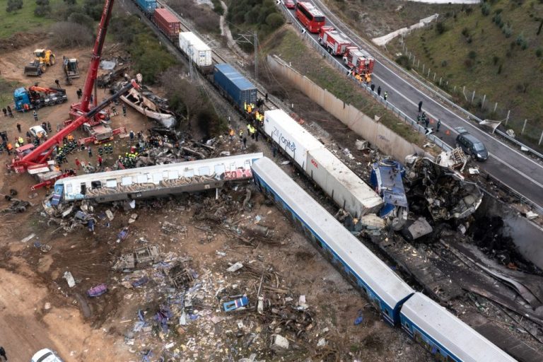 Νέα Αριστερά: Η συγκάλυψη των Τεμπών αποκαλύπτει τη διαφθορά του καθεστώτος Μητσοτάκη