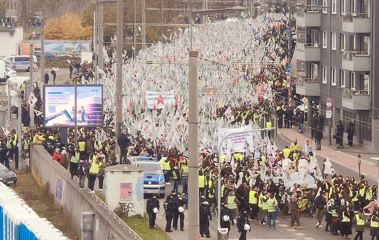 Κολωνία: Χιλιάδες διαδήλωσαν για την απελευθέρωση του Οτσαλάν, 25 χρόνια μετά τη σύλληψή του