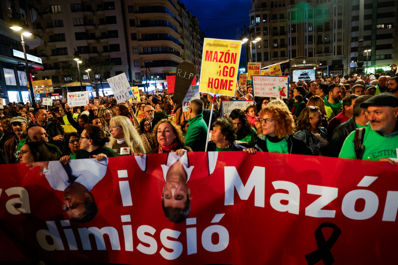 Διαμαρτυρία εκπαιδευτικών και γονέων στη Βαλένθια για τα κλειστά σχολεία μετά τις πλημμύρες