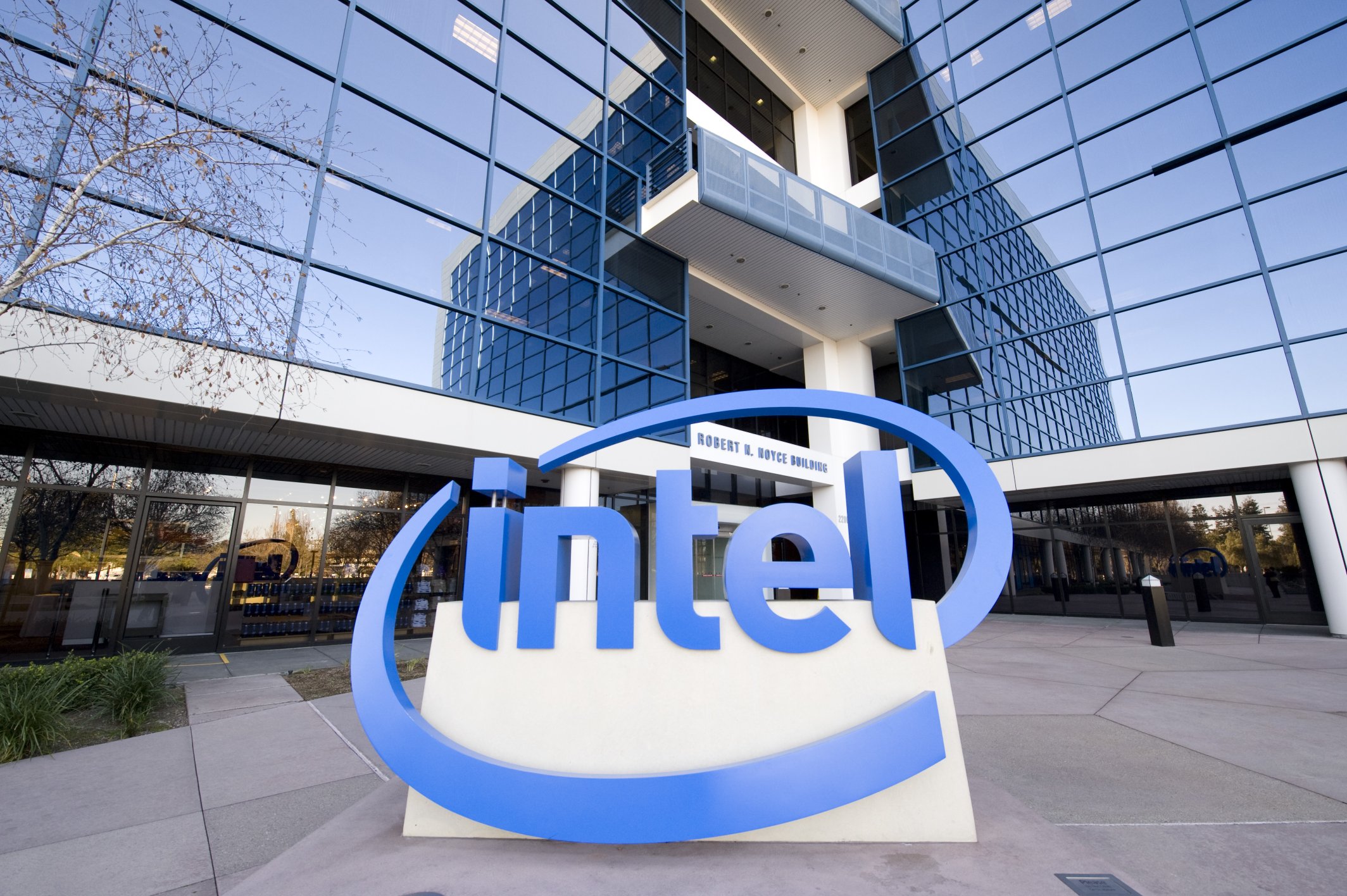 Γενναία κρατική επιδότηση στην Intel για παραγωγή τσιπ στις ΗΠΑ