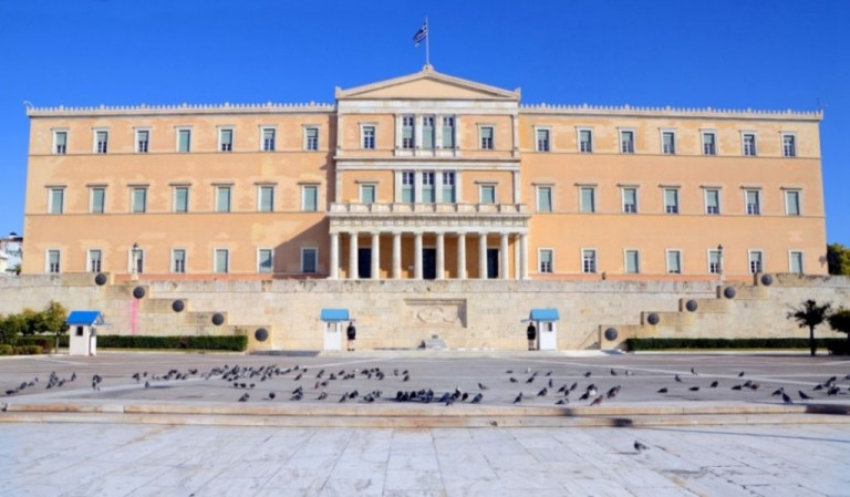 Συλλήψεις και σοκαριστικές καταγγελίες: αστυνομικός της Βουλής κατηγορείται για ενδοοικογενειακή βία