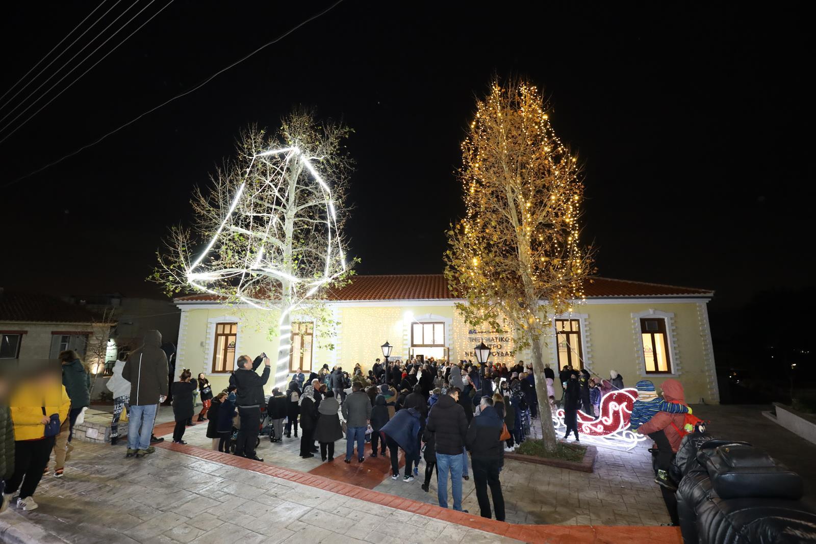 Δ. Ωραιοκάστρου: Φωταγωγήθηκαν τα χριστουγεννιάτικα δέντρα σε Δρυμό, Πετρωτό και Νεοχωρούδα