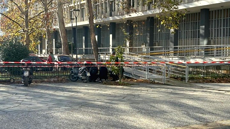 Αναστάτωση στη Θεσσαλονίκη με άνδρα που απειλούσε ότι κρατάει εκρηκτικό μηχανισμό