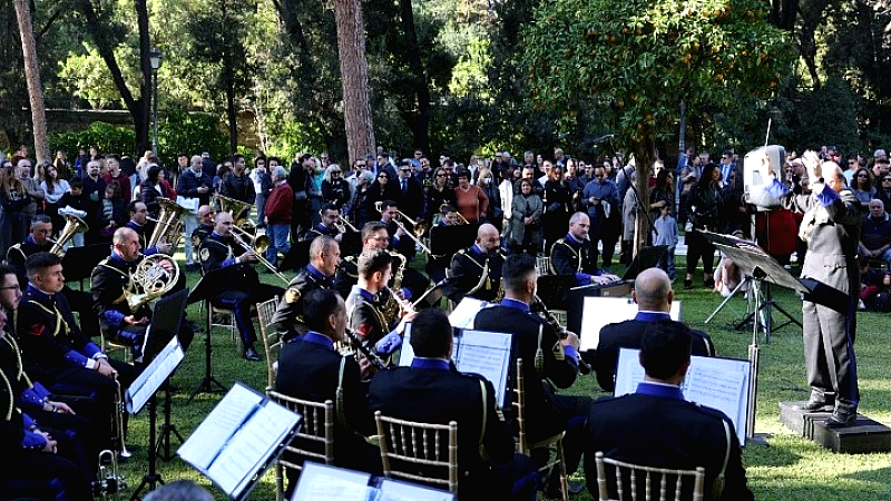 Χριστουγεννιάτικες Μελωδίες στον Κήπο του Προεδρικού Μεγάρου