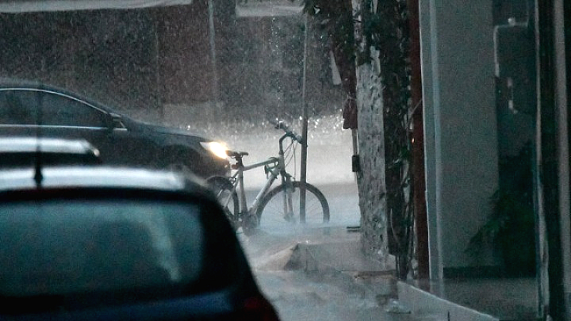 Σφοδρά καιρικά φαινόμενα πλήττουν την κεντρική και βόρεια Εύβοια – Επιφυλακή από τις αρχές