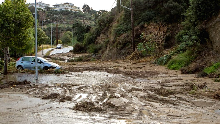 Κακοκαιρία BORA, με βροχές και καταιγίδες μέχρι αύριο