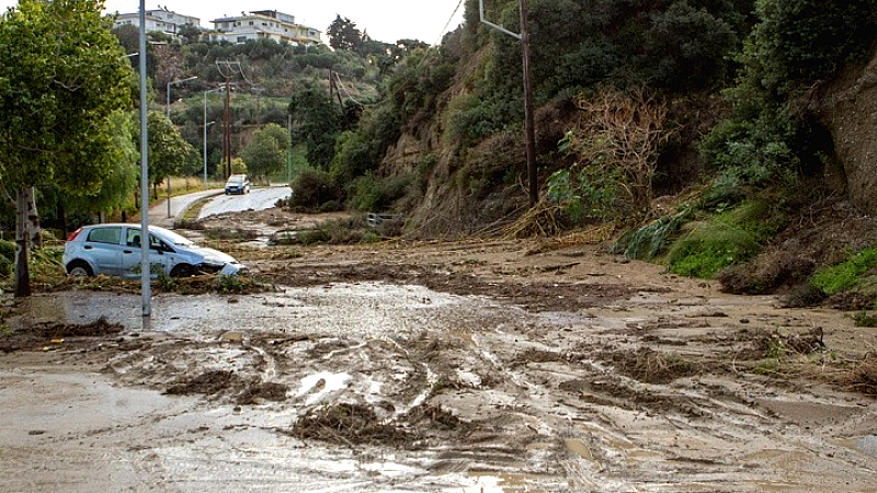 Ισχυρή βροχόπτωση στη Ρόδο λόγω κακοκαιρίας Bora: Νέο μήνυμα από το 112