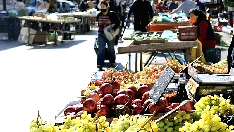 Απαλλαγή από την υποχρέωση φορολογικής και ασφαλιστικής ενημερότητας για τους πωλητές λαϊκών αγορών