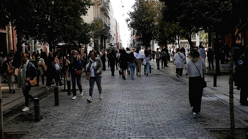 Κίνηση στα ύψη στην εορταστική αγορά – Ανοικτά τα καταστήματα σήμερα