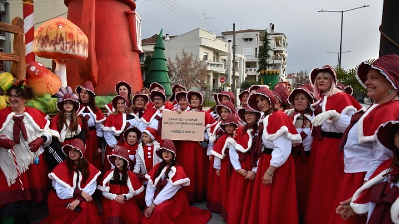 Μαγευτική χριστουγεννιάτικη παρέλαση στη Λάρισα