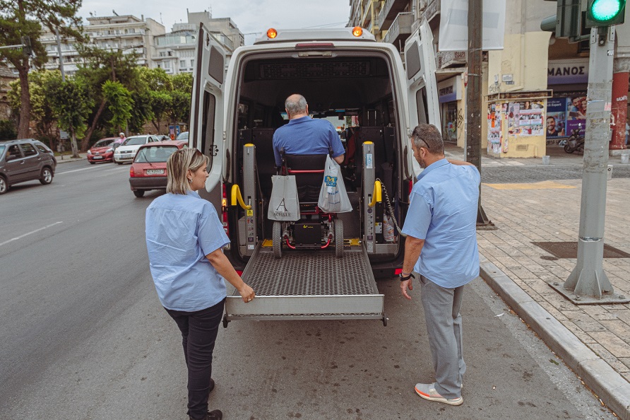 Ο ΟΑΣΘ σταθερά στο πλευρό των ΑμΕΑ