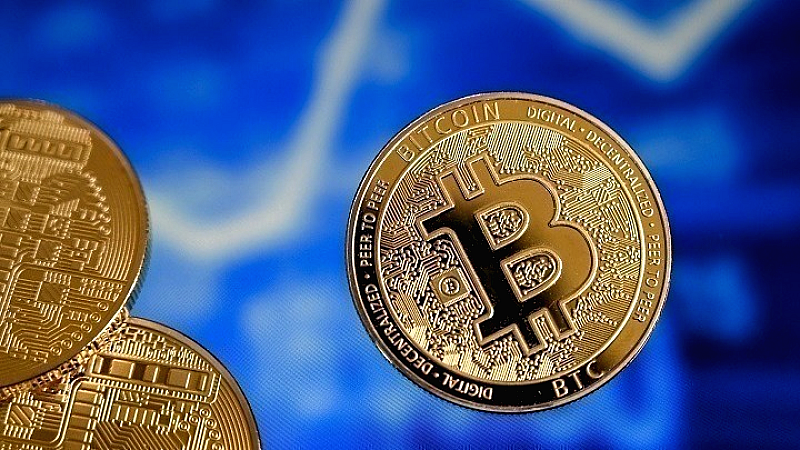 Το Bitcoin ξεπερνά το φράγμα των 105.000 δολαρίων