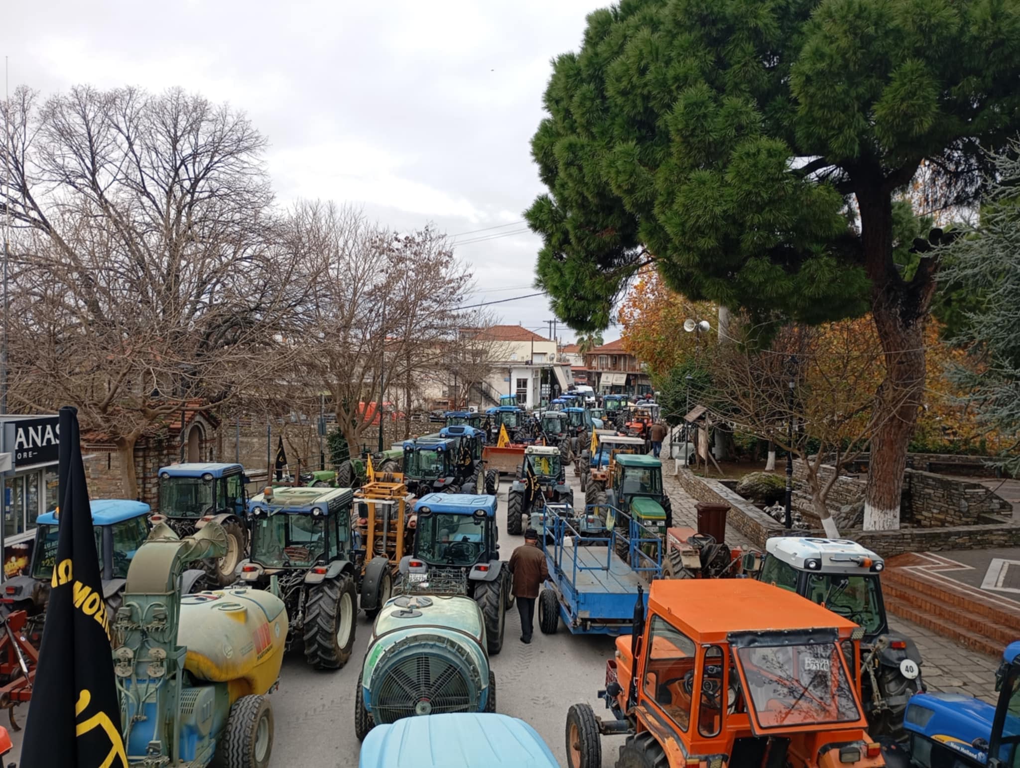 Αγρότες: Μαζική διαμαρτυρία με τρακτέρ στην Αγιά Λάρισας – Φωτογραφίες και βίντεο