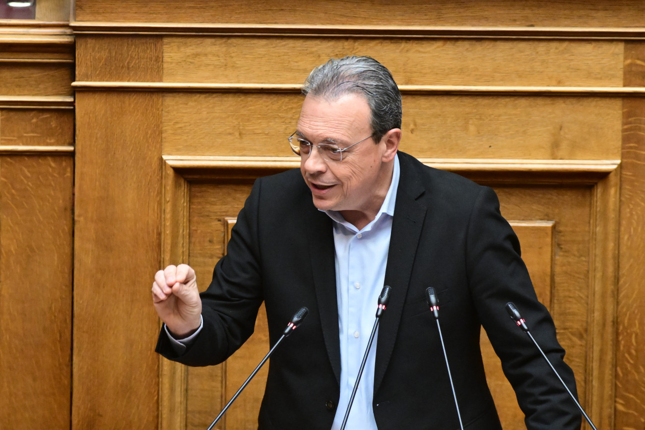 Φάμελλος: Λεφτόδεντρα υπάρχουν στις αυλές των καρτέλ και τα προστατεύει ο Μητσοτάκης