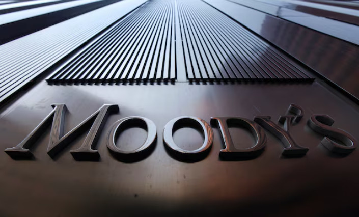 Γαλλία: Υποβάθμιση του αξιόχρεου από τον Moody’s λόγω πολιτικού κατακερματισμού