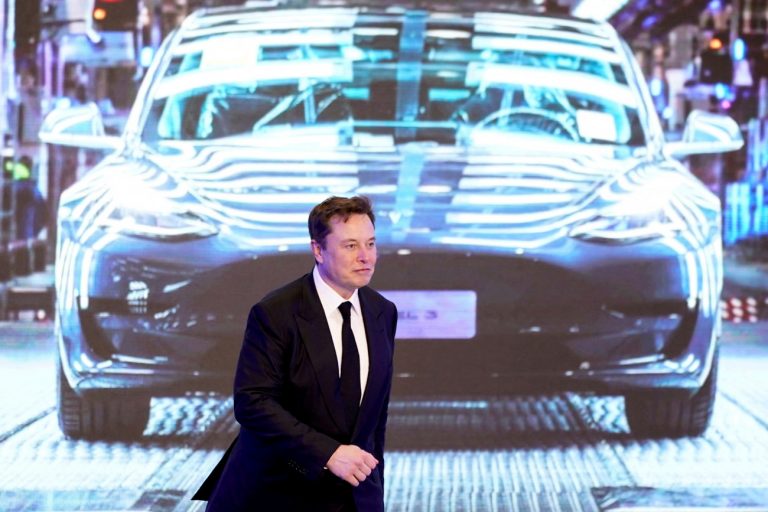 Η Tesla εκμεταλλεύεται τις πολιτικές εξελίξεις προς όφελος της μετοχής της