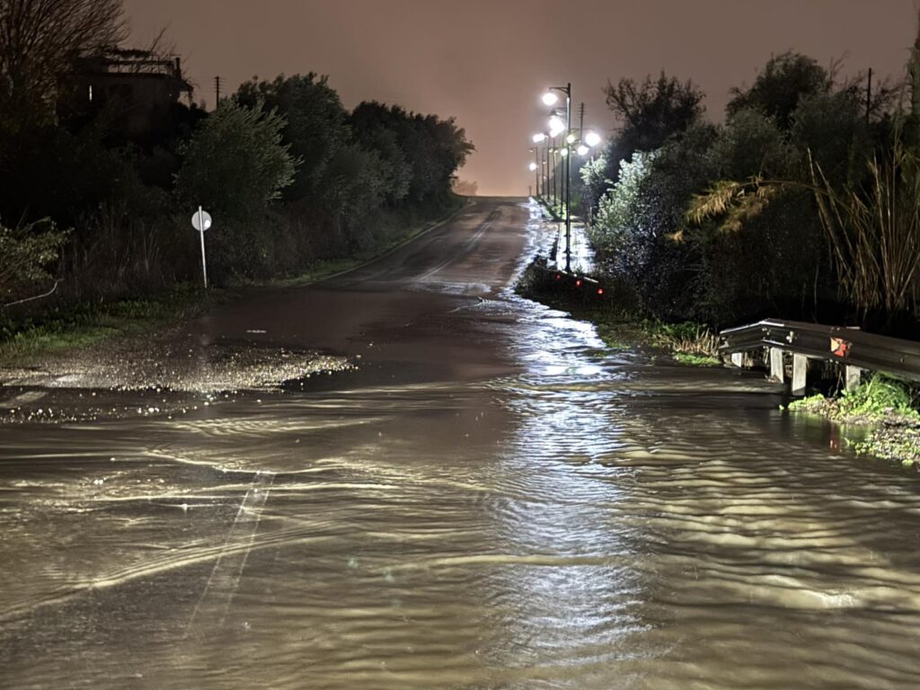 Κακοκαιρία: Σοβαρά προβλήματα στις οδούς Αχαΐας και Αιτωλοακαρνανίας