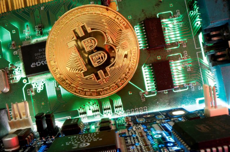 Το Bitcoin ξεπερνά το φράγμα των 107.000 δολαρίων