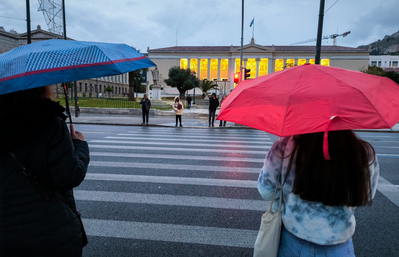 Χειμωνιάτικες συνθήκες: Βροχές και χιόνια στα ορεινά, πτώση της θερμοκρασίας