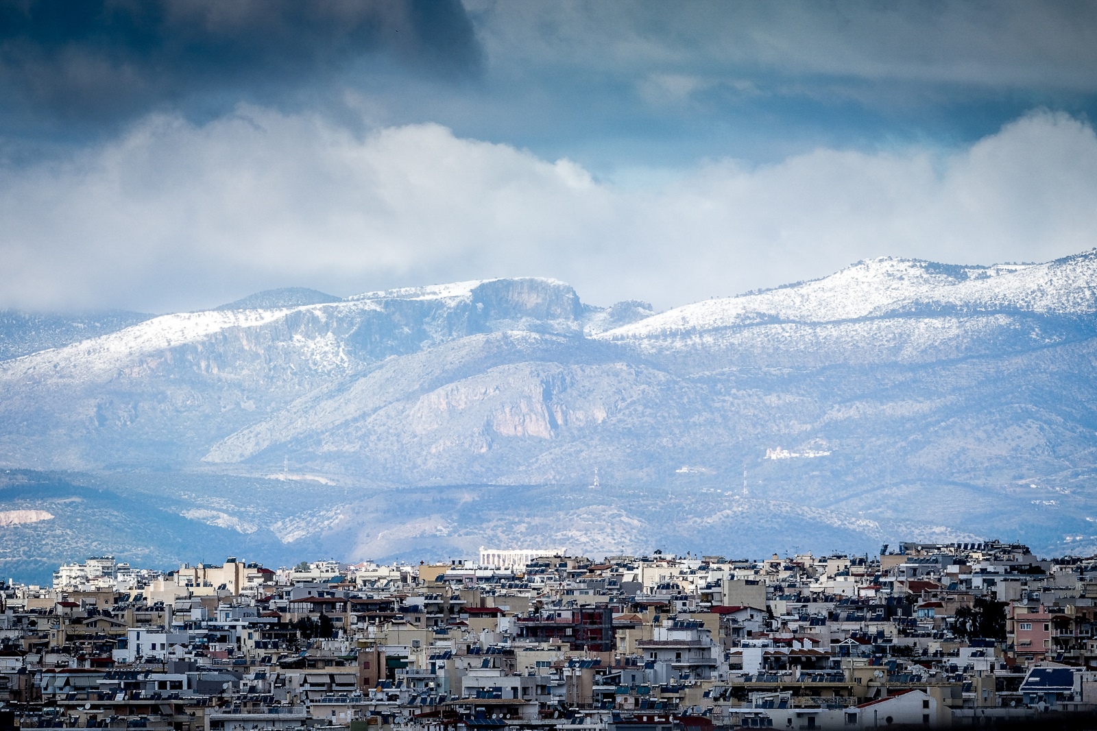 Η ψυχρή μέτωπο ‘Ελένα’ υποχωρεί, καθαρός ουρανός υποδέχεται τη νέα χρονιά