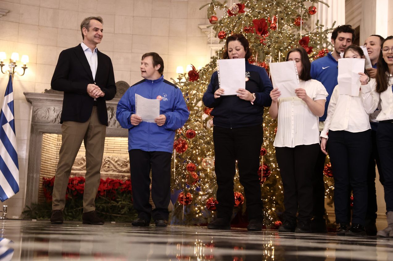 Πρωτοχρονιά: Οι αθλητές των Special Olympics τραγούδησαν τα κάλαντα στον πρωθυπουργό