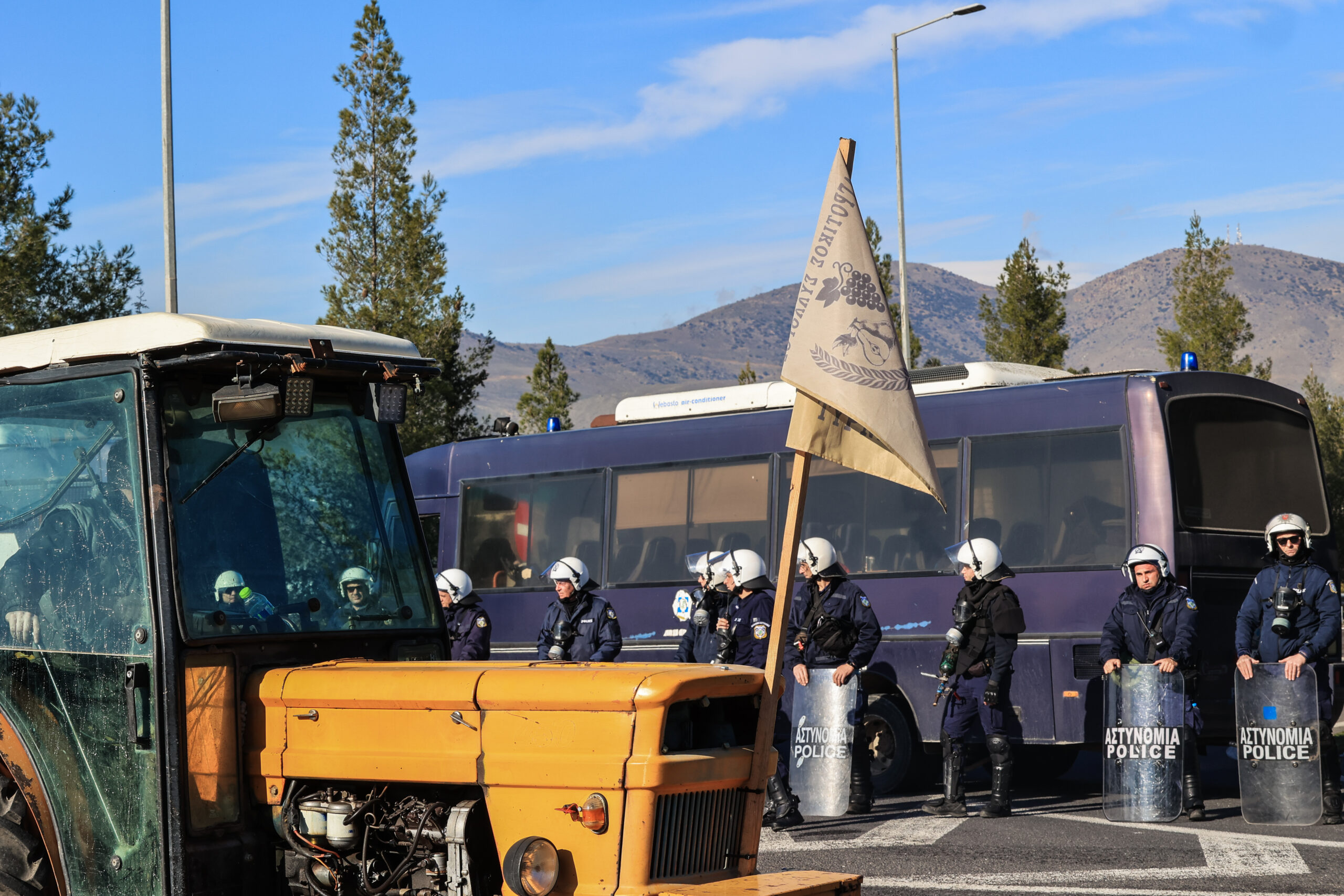 Καβγάς μεταξύ αστυνομικών στην ένταση με τους αγρότες στην Καρδίτσα: «Δεν κάνω πίσω αν δεν φύγουν»