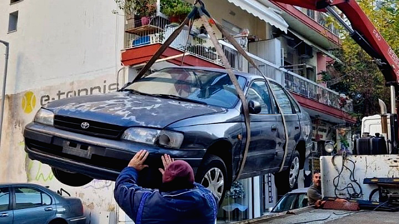 Πρωτοβουλία του δήμου Θεσσαλονίκης για την απομάκρυνση εγκαταλελειμμένων οχημάτων