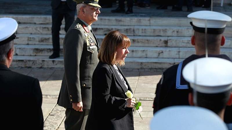 Συγκινητικός επικήδειος από την Πρόεδρο της Δημοκρατίας κατά την εξόδιο ακολουθία του Κώστα Σημίτη