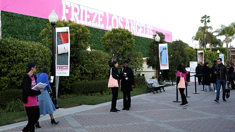 Η Frieze Los Angeles θα διεξαχθεί παρά τις καταστροφικές πυρκαγιές