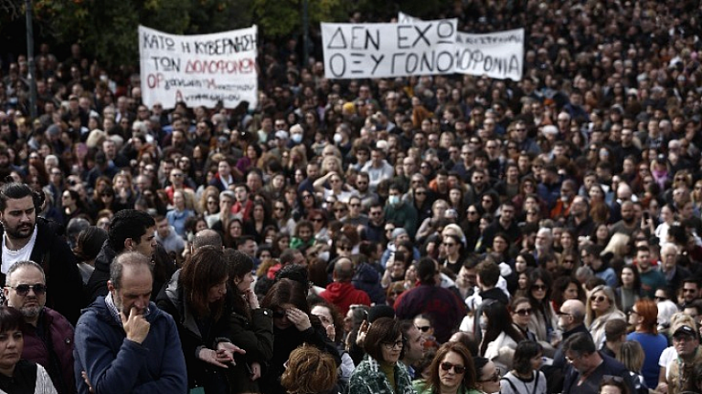 Ογκώδης συγκέντρωση διαμαρτυρίας στην Αθήνα για τα Τέμπη-Επεισόδια στο Σύνταγμα και στα Προπύλαια