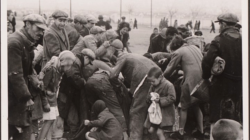 Σπάνιες φωτογραφίες και αδημοσίευτα ντοκουμέντα στην έκθεση «Στιγμιότυπα κατακτητών 1941-1944. Η Συλλογή Ασσαέλ» στο Εβραϊκό Μουσείο Θεσσαλονίκης