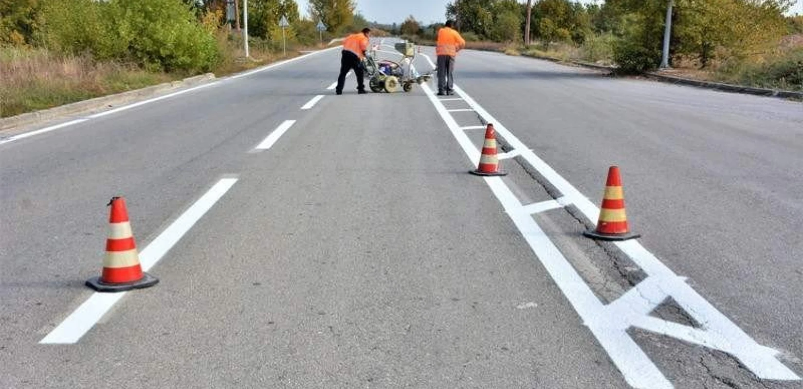 Εργασίες διαγράμμισης στην Επαρχιακή Οδό 6 και στην Επαρχιακή Οδό 9 από την Περιφέρεια Κεντρικής Μακεδονίας