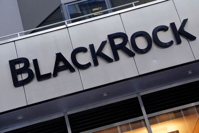 Η BlackRock απομακρύνεται από τις κλιματικές δεσμεύσεις, προσεγγίζοντας την κυβέρνηση Τραμπ