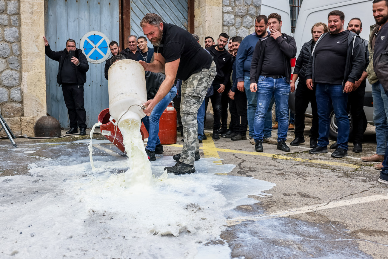 Κρήτη: Μαζικό αγροτικό συλλαλητήριο με αιτήματα για στήριξη της τοπικής παραγωγής