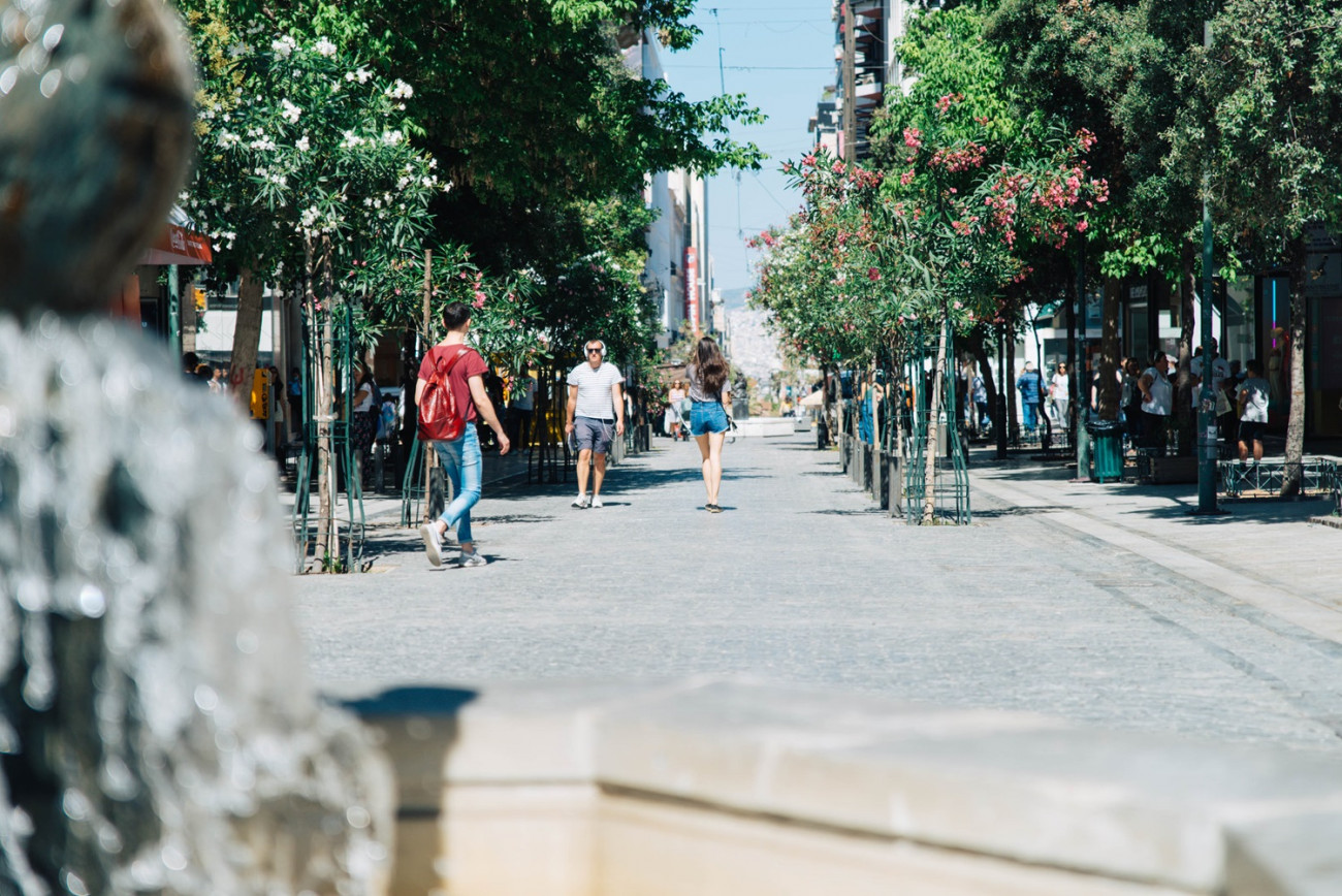 Μια νέα εποχή για την Ερμού: η ολοκληρωμένη ανάπλαση του εμπορικού πεζοδρόμου