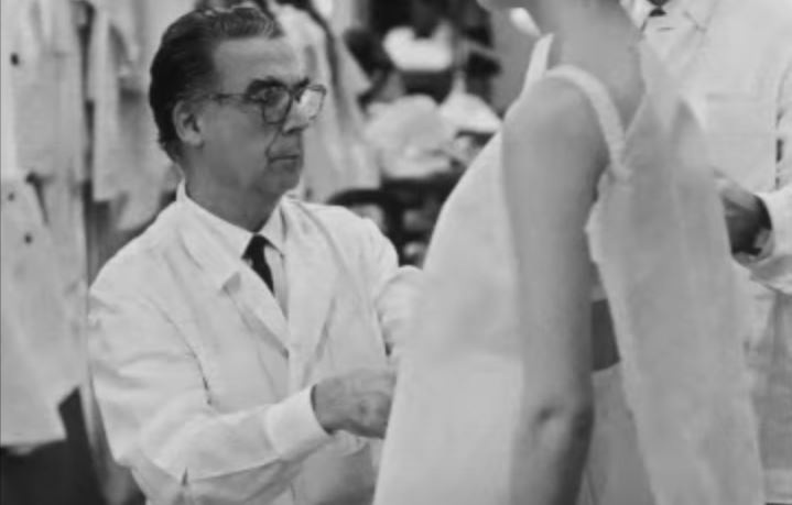 Ο σχεδιαστής που επαναστατεί: Ο Cristóbal Balenciaga και η κληρονομιά του