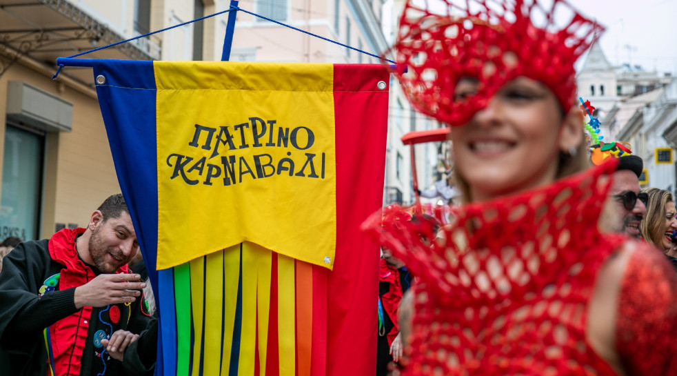 Πάτρα: Εορταστική ατμόσφαιρα στην πόλη με την Τελετή Έναρξης του Πατρινού Καρναβαλιού