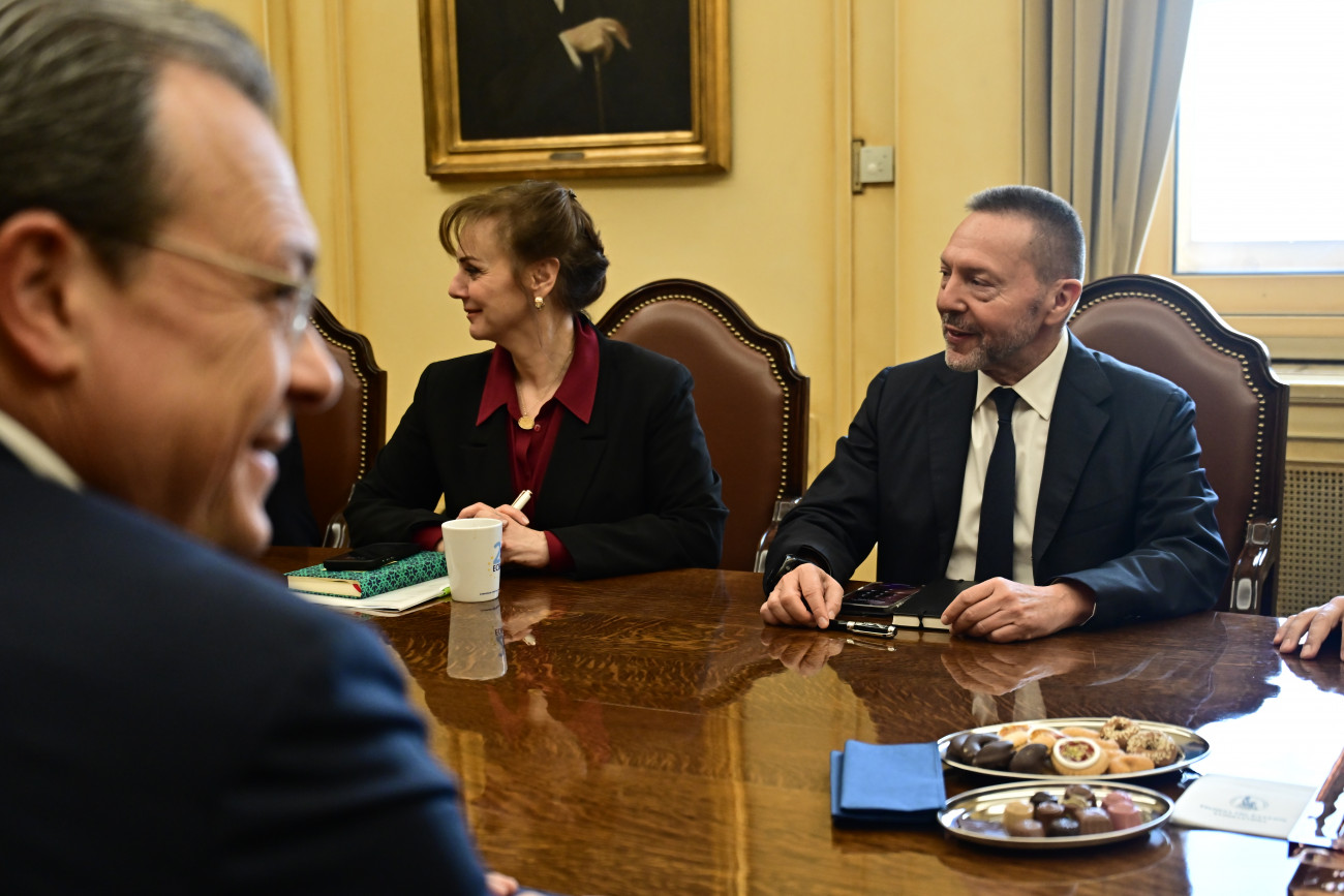 Φάμελλος προς Στουρνάρα: Τα κέρδη των τραπεζών φτάνουν τα 4,5 δισεκατομμύρια ευρώ ετησίως