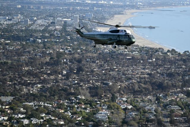 Ο Τραμπ επισκέπτεται την Καλιφόρνια μετά τις πυρκαγιές και συνδέει την ομοσπονδιακή βοήθεια με πολιτικές απαιτήσεις