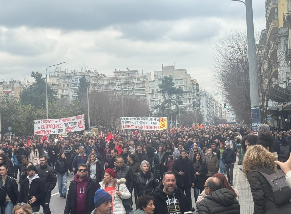 Μαζικές διαδηλώσεις στη Θεσσαλονίκη και τις Σέρρες για το δυστύχημα στα Τέμπη