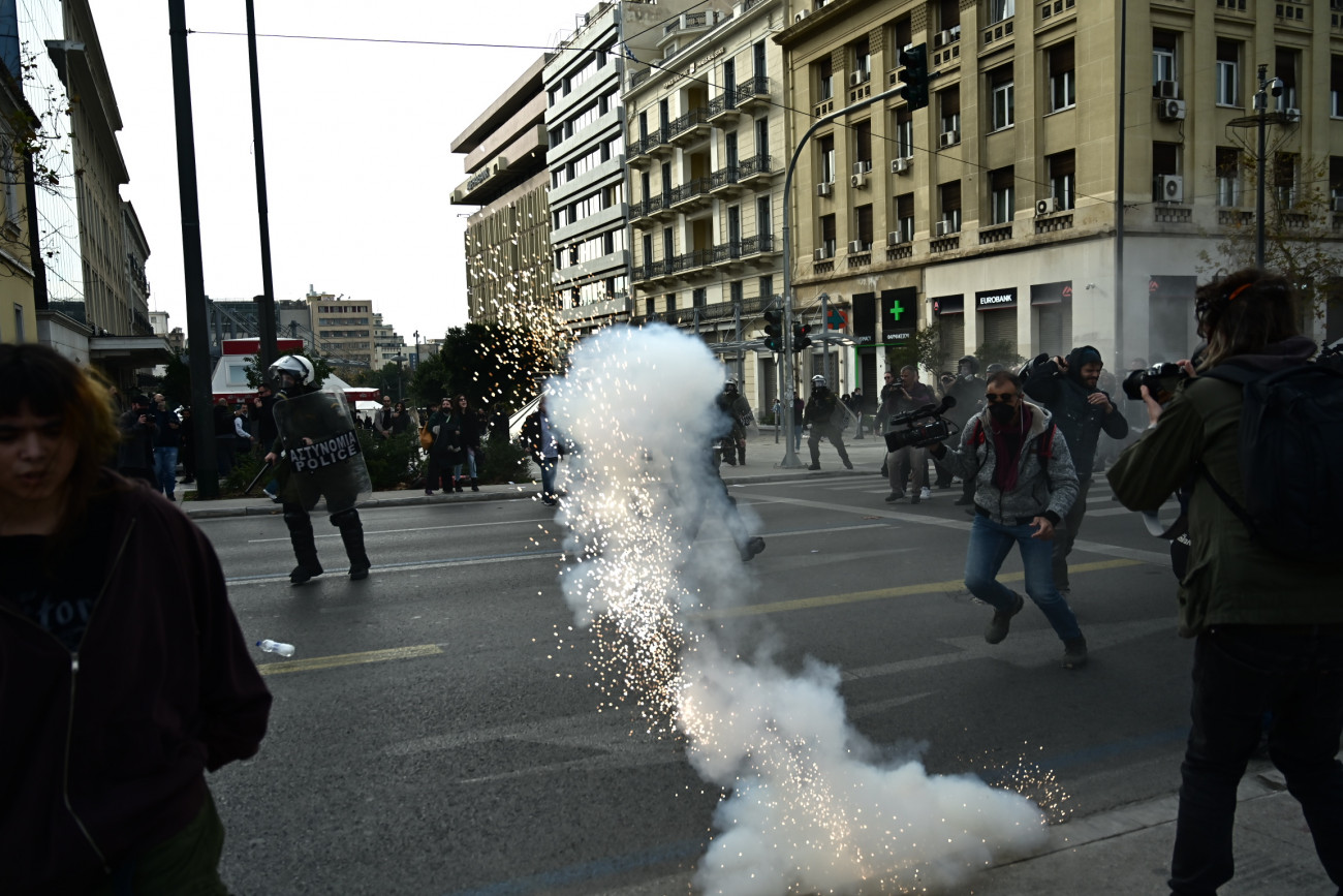 Τέμπη: Ποιες είναι οι ευθύνες της κυβέρνησης για τη διαχείριση της συγκέντρωσης στο Σύνταγμα;