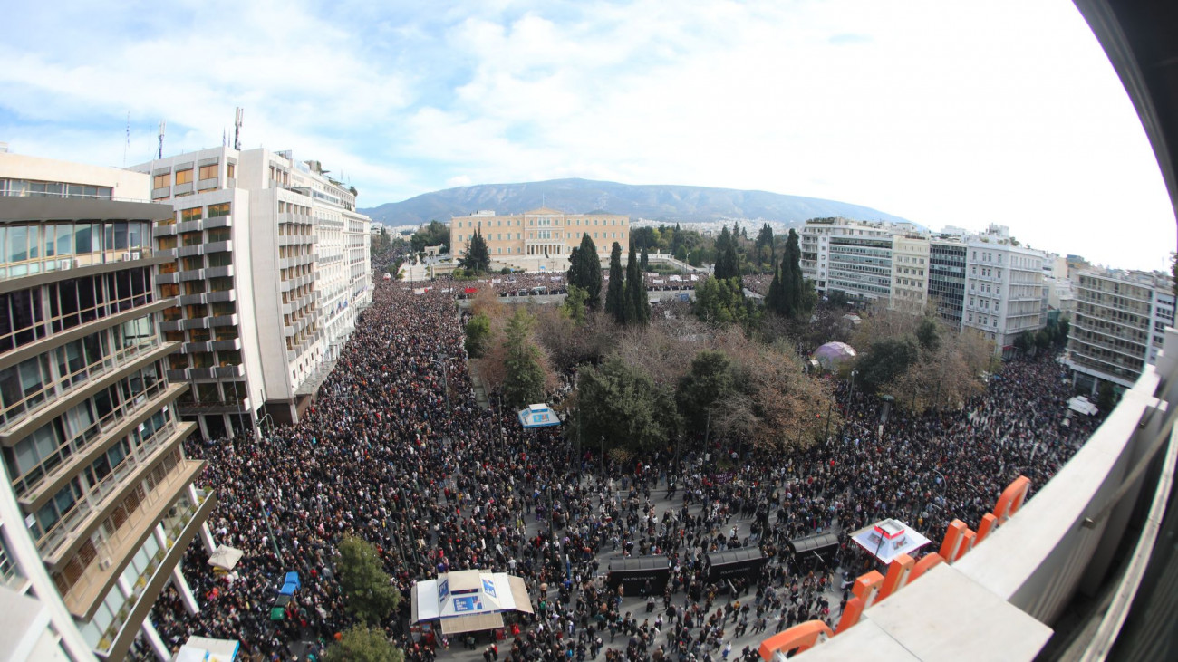 Οι συγκεντρώσεις για τα Τέμπη επαναστατούν την πολιτική ατζέντα: Τα μηνύματα του ΠΑΣΟΚ την επόμενη ημέρα