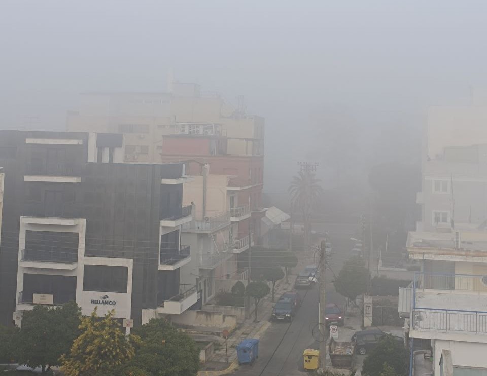 Περιορισμένη ορατότητα λόγω ομίχλης στην Αττική – Σύσταση προσοχής από τον Θοδωρή Κολυδά