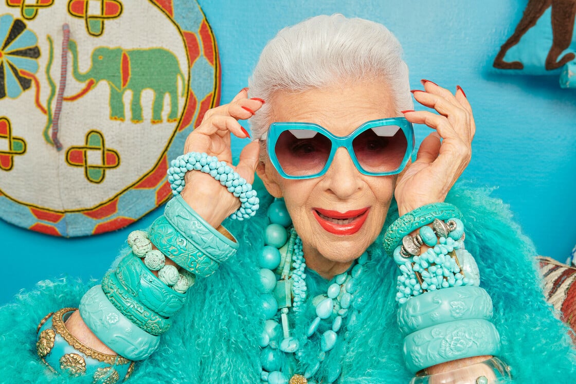 Η πλουμιστή Iris Apfel τιμάται από τον οίκο Christies με δημοπρασία